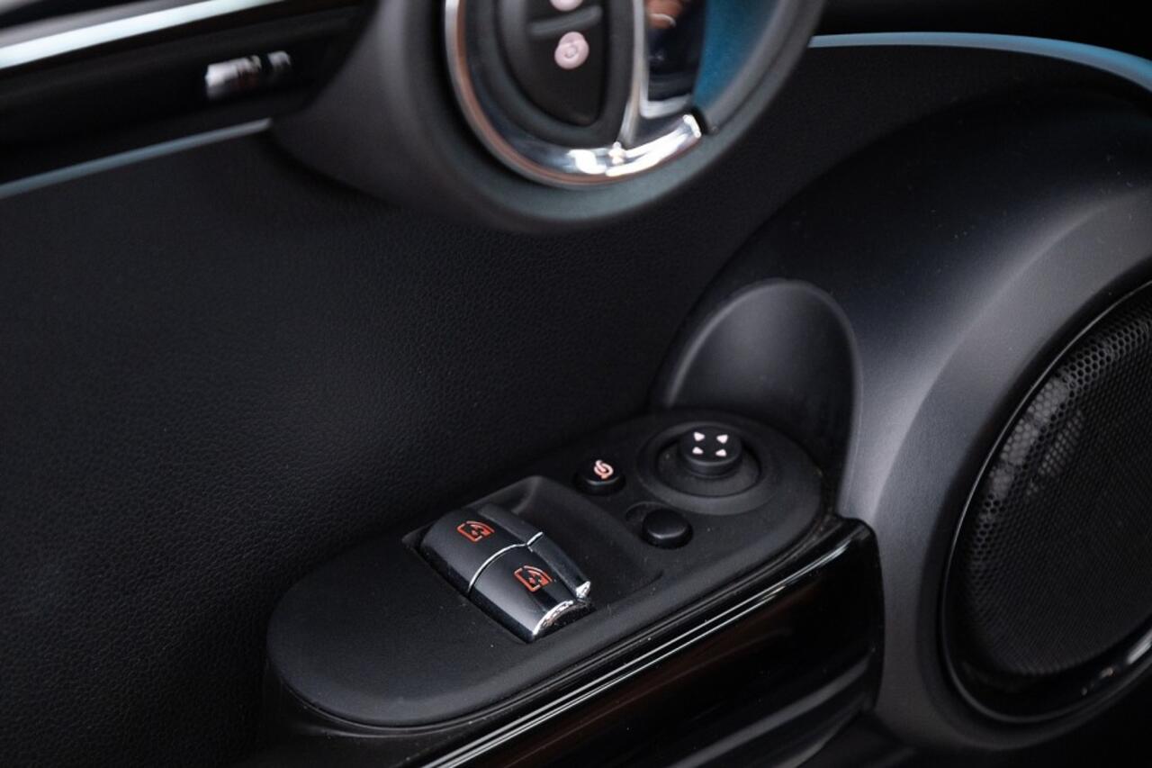 Mini Electric Mini Yours 33 kWh *SOH 97%* PANORAMADAK | LEDER | harman/kardon *BEVRIJDINGSDAG 05 mei OPEN!*