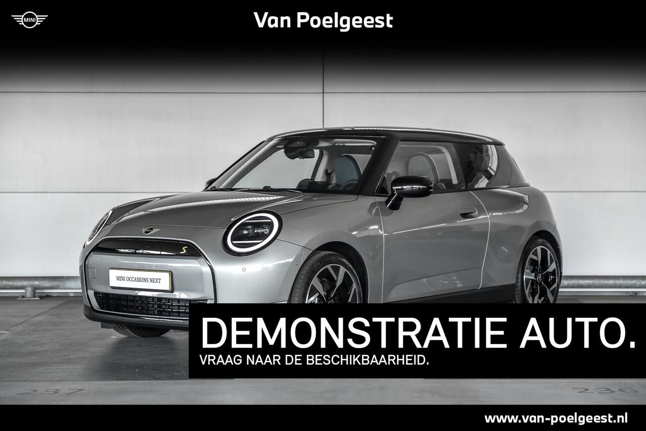 Mini Electric Cooper SE | Classic Trim | Pakket M | Dak en spiegelkappen in Jetblack