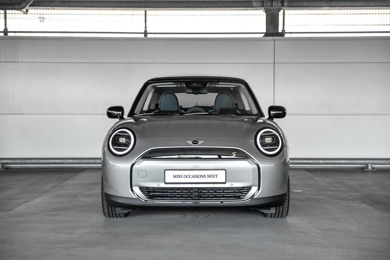 Mini Electric Cooper SE | Classic Trim | Pakket M | Dak en spiegelkappen in Jetblack