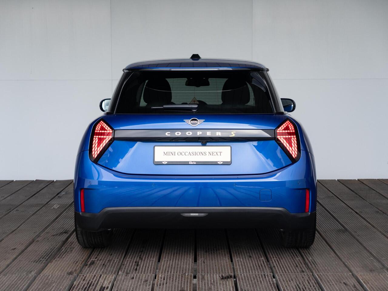 Mini Electric 3-Deurs Cooper SE Classic + M-Pakket + Glazen panoramadak + Stoelverwarming + Head-Up Display + LED-koplampen met uitgebreide functies