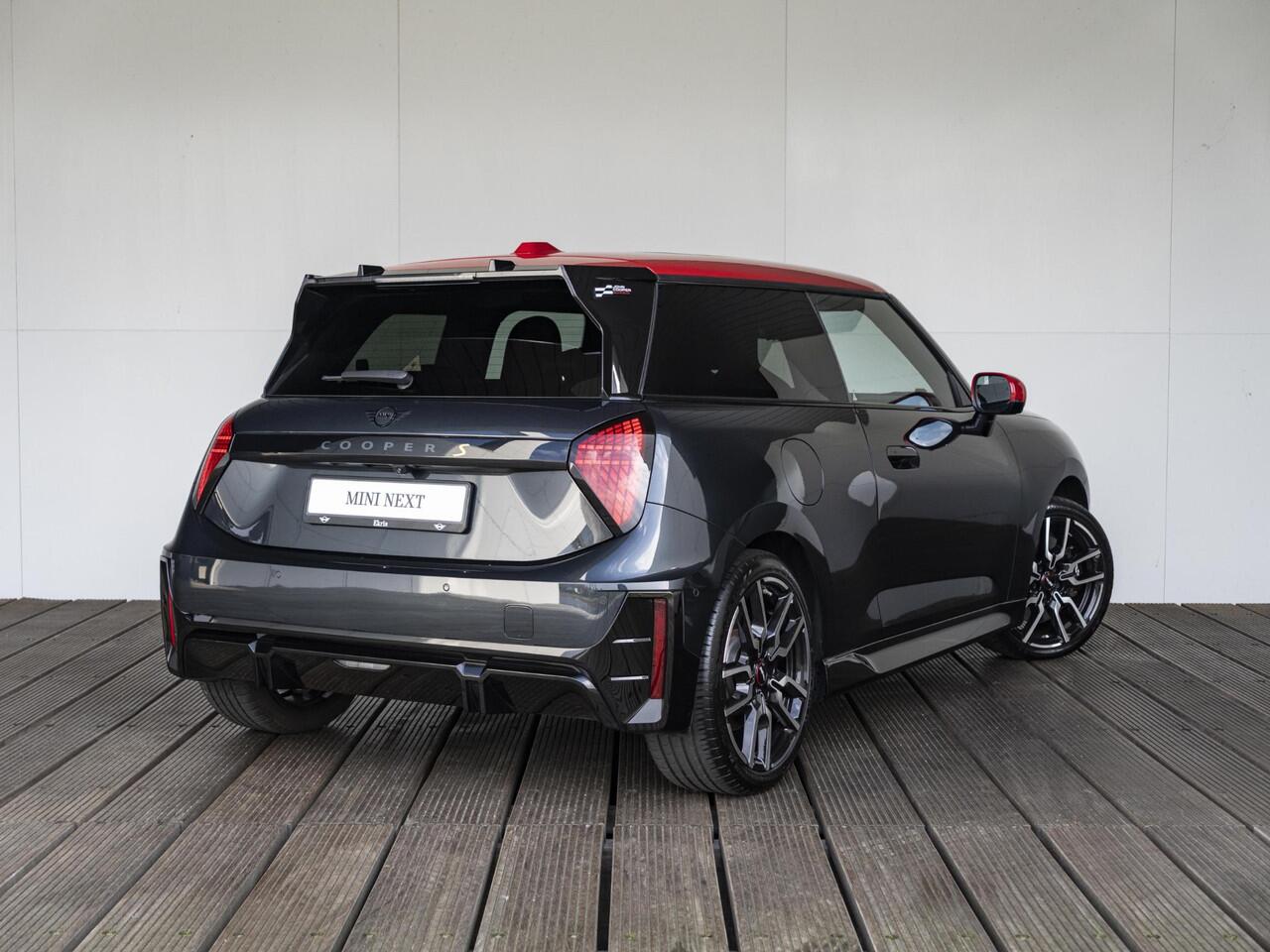 Mini Electric 3-deurs Cooper SE JCW + XL pakket +360 camera + stoel en stuurverwarming