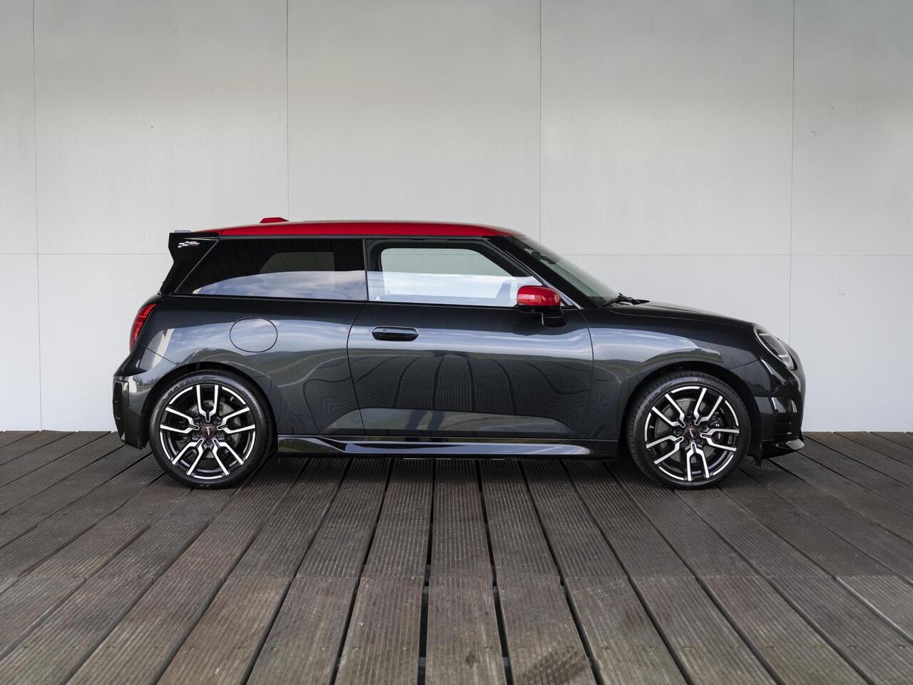 Mini Electric 3-deurs Cooper SE JCW + XL pakket +360 camera + stoel en stuurverwarming