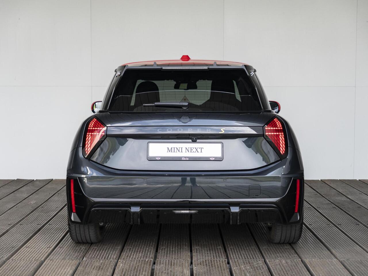 Mini Electric 3-deurs Cooper SE JCW + XL pakket +360 camera + stoel en stuurverwarming