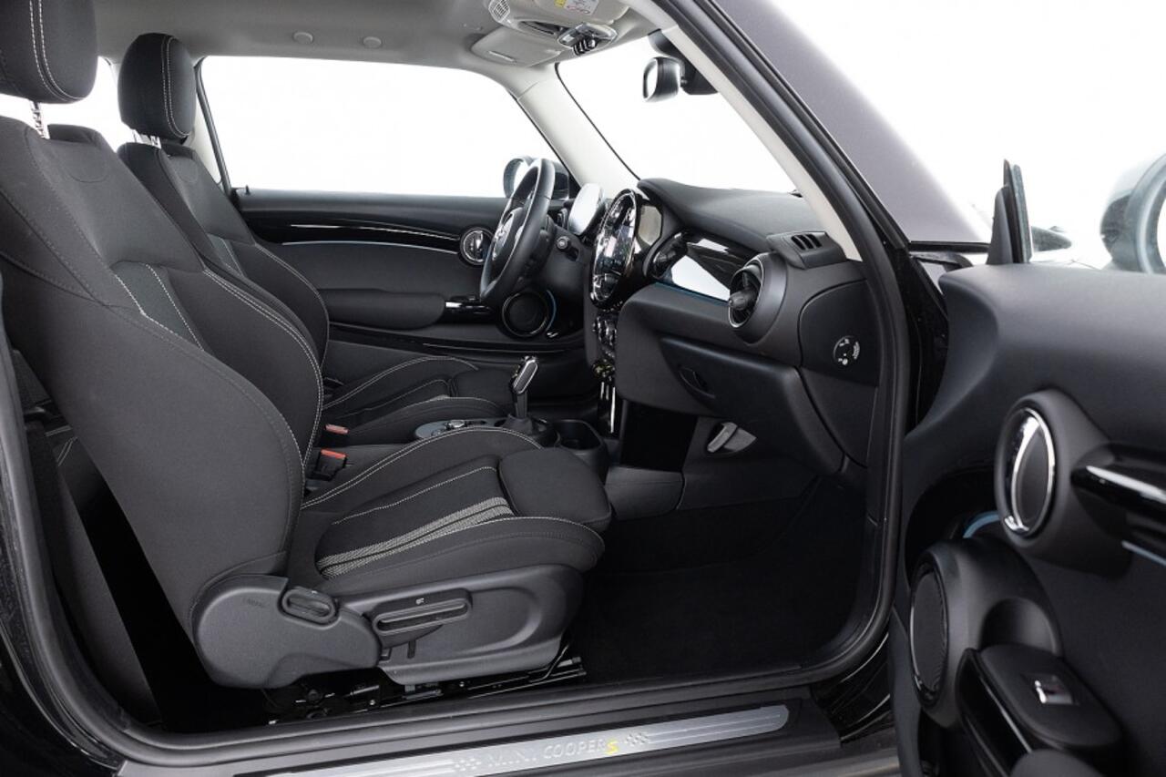 Mini Electric Mini Cooper SE 33 kWh | Sportstoelen | Full LED | NAVI | ECC .