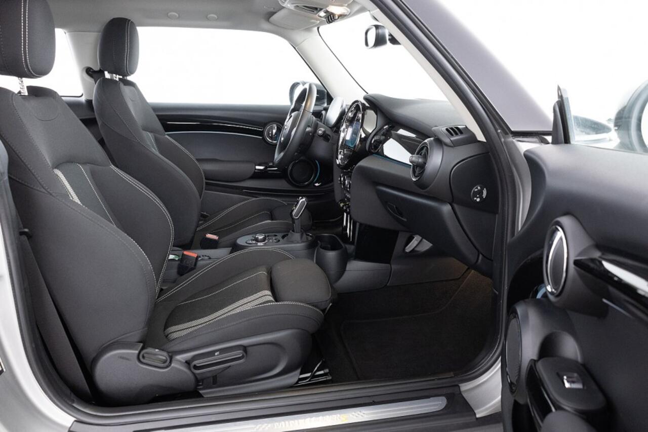 Mini Electric Mini Cooper SE 33 kWh | Sportstoelen | Full LED | NAVI | ECC .