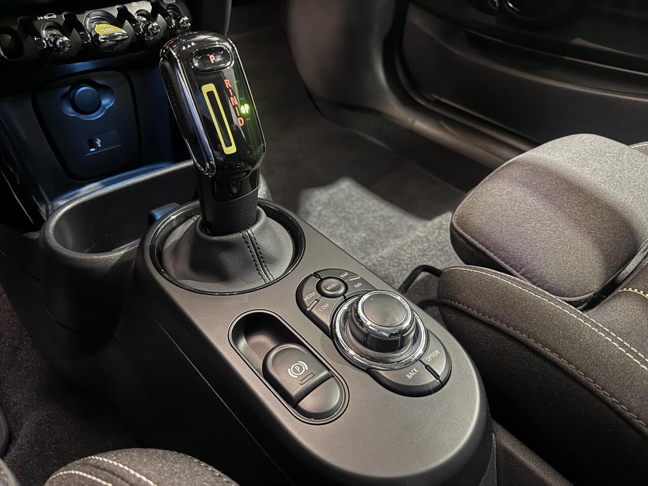 Mini Electric Mini Cooper SE 33 kWh | navi-carplay | led | sportzetels | SOH 99% |