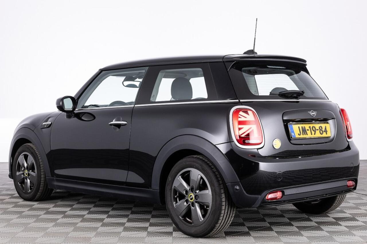 Mini Electric Mini Cooper SE 33 kWh *SOH 97%* Sportstoelen | Full LED | NAVI | ECC *BEVRIJDINGSDAG 05 mei OPEN!*