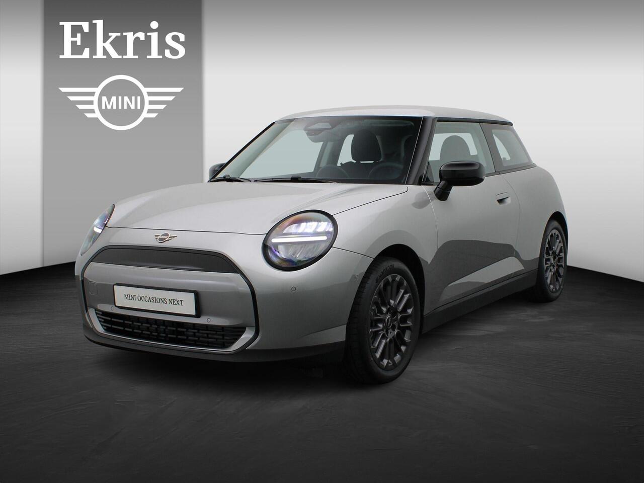 Mini Electric Cooper E Essential + Driving Assistant + Parking Assistant + LED-koplampen + Active Guard + 17'' + NIEUWE AUTO!