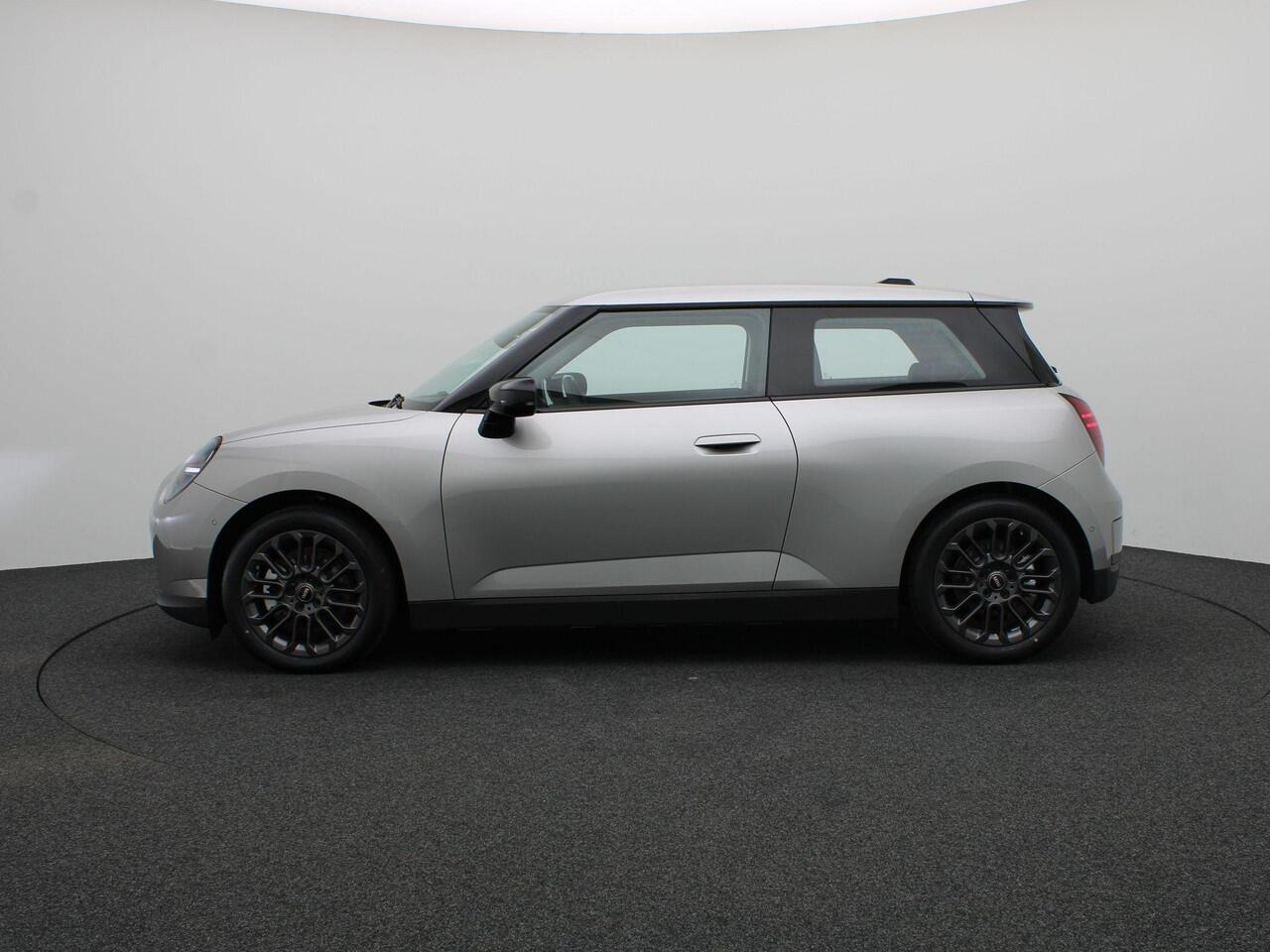 Mini Electric Cooper E Essential + Driving Assistant + Parking Assistant + LED-koplampen + Active Guard + 17'' + NIEUWE AUTO!