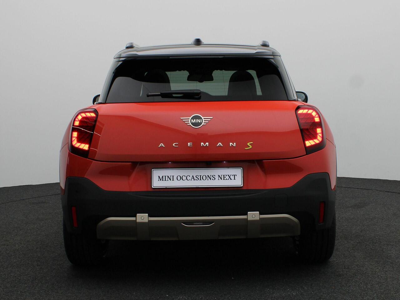 Mini Electric Mini Aceman SE Favoured XL 54.2 kWh Demo voertuig korting per gereden kilometer. Neem contact op voor de actuele prijs