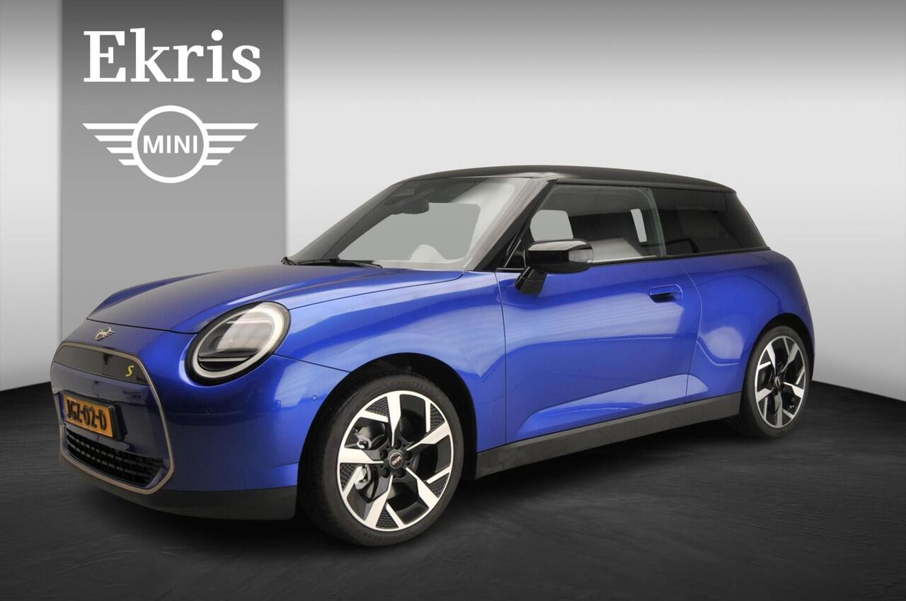 Mini Electric 3-deurs Cooper SE Favoured / Panoramadak / Head-up / Park assist / JCW Stoelen / LED / Alu wielen 18 inch