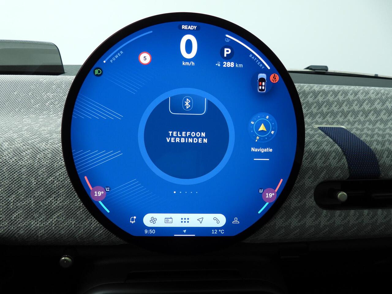 Mini Electric 3-deurs Cooper SE Favoured / Panoramadak / Head-up / Park assist / JCW Stoelen / LED / Alu wielen 18 inch