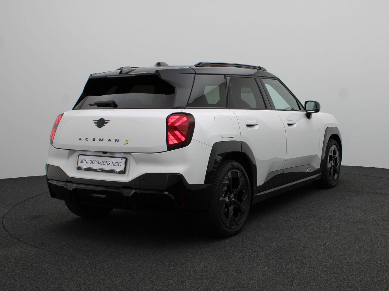 Mini Electric Aceman SE John Cooper Works Uitvoering + Pakket M + Stuurwielrand Verwarmd + Panoramadak + Driving Assistant + Parking Assistant + Head-Up Display + 18''