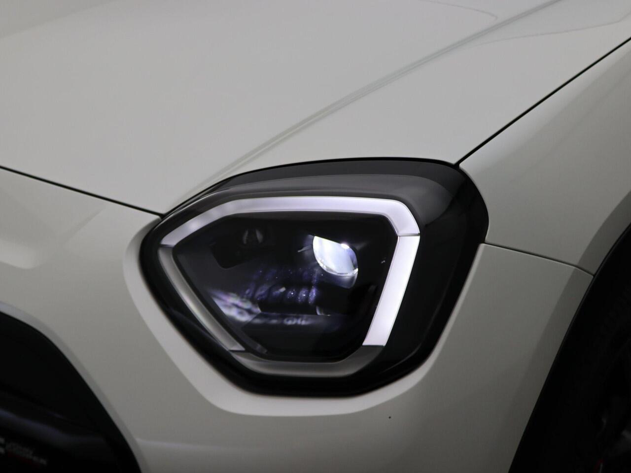 Mini Electric Aceman SE John Cooper Works Uitvoering + Pakket M + Stuurwielrand Verwarmd + Panoramadak + Driving Assistant + Parking Assistant + Head-Up Display + 18''