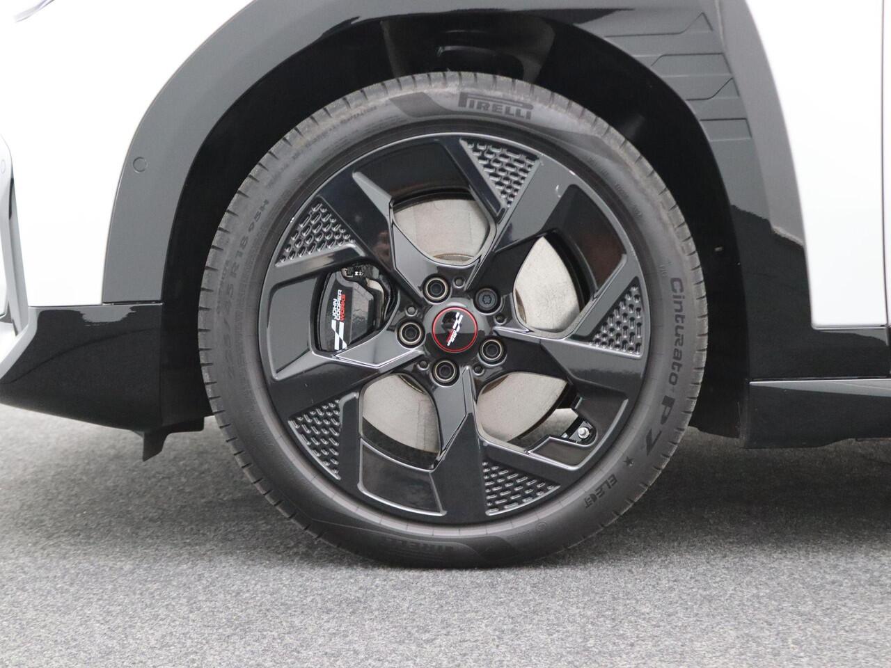 Mini Electric Aceman SE John Cooper Works Uitvoering + Pakket M + Stuurwielrand Verwarmd + Panoramadak + Driving Assistant + Parking Assistant + Head-Up Display + 18''