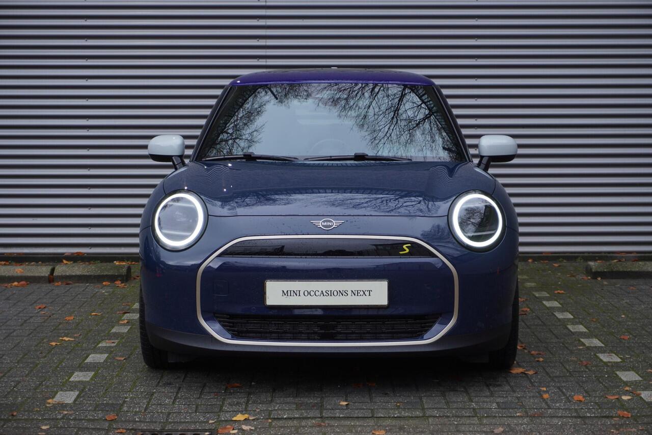 Mini Electric 3-deurs Cooper SE Favoured Trim | Pakket M | Driving Assistant | Parking Assistant | MINI Head-Up Display