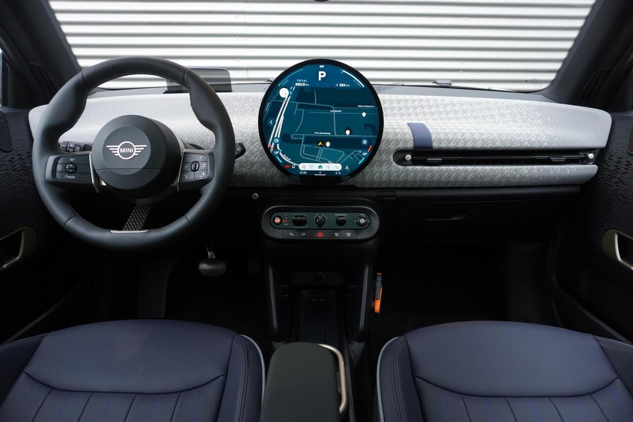 Mini Electric 3-deurs Cooper SE Favoured Trim | Pakket M | Driving Assistant | Parking Assistant | MINI Head-Up Display