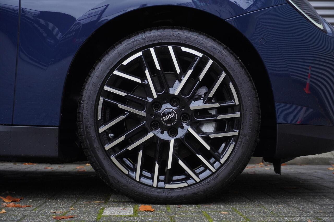 Mini Electric 3-deurs Cooper SE Favoured Trim | Pakket M | Driving Assistant | Parking Assistant | MINI Head-Up Display