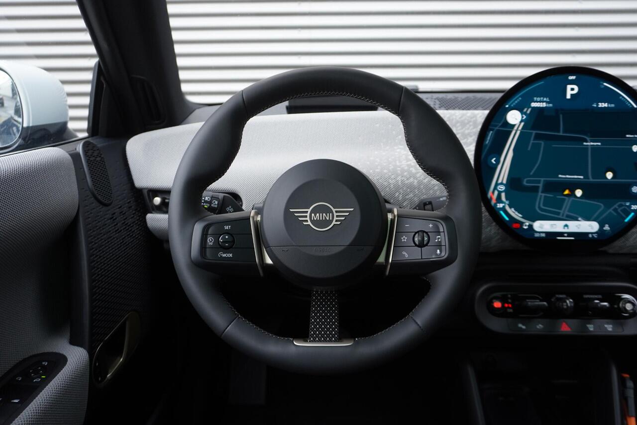 Mini Electric 3-deurs Cooper SE Favoured Trim | Pakket M | Driving Assistant | Parking Assistant | MINI Head-Up Display