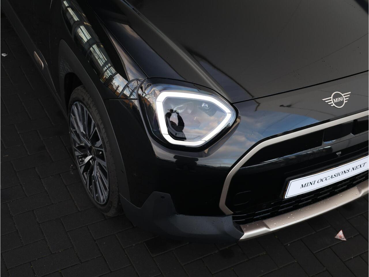 Mini Electric Mini Aceman SE Favoured XL 54.2 kWh Trekhaak Afneembaar/ Stuurwiel verwarmd/ Comfort Access/ Panoramadak/ Elektrische Stoelen met geheugen/ Driving Assistant Plus