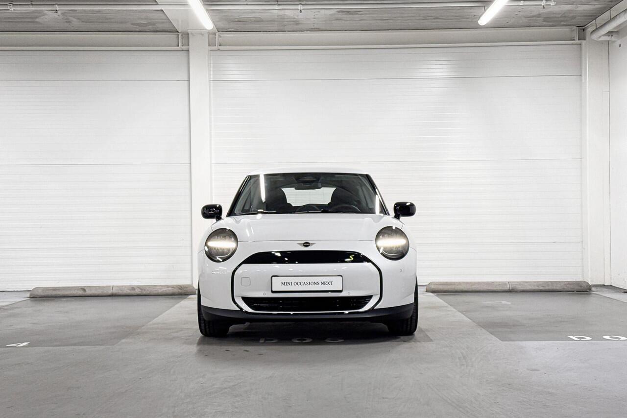 Mini Electric 3-deurs Cooper SE | Essential Trim | Achteruitrijcamera | Apple Carplay