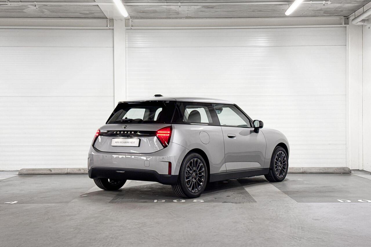 Mini Electric 3-deurs Cooper SE | Essential Trim | Achteruitrijcamera | Apple Carplay