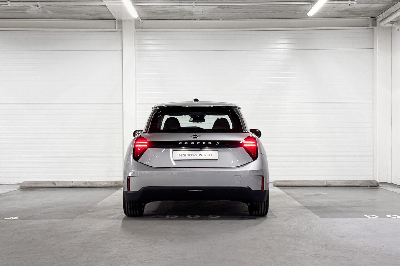 Mini Electric 3-deurs Cooper SE | Essential Trim | Achteruitrijcamera | Apple Carplay