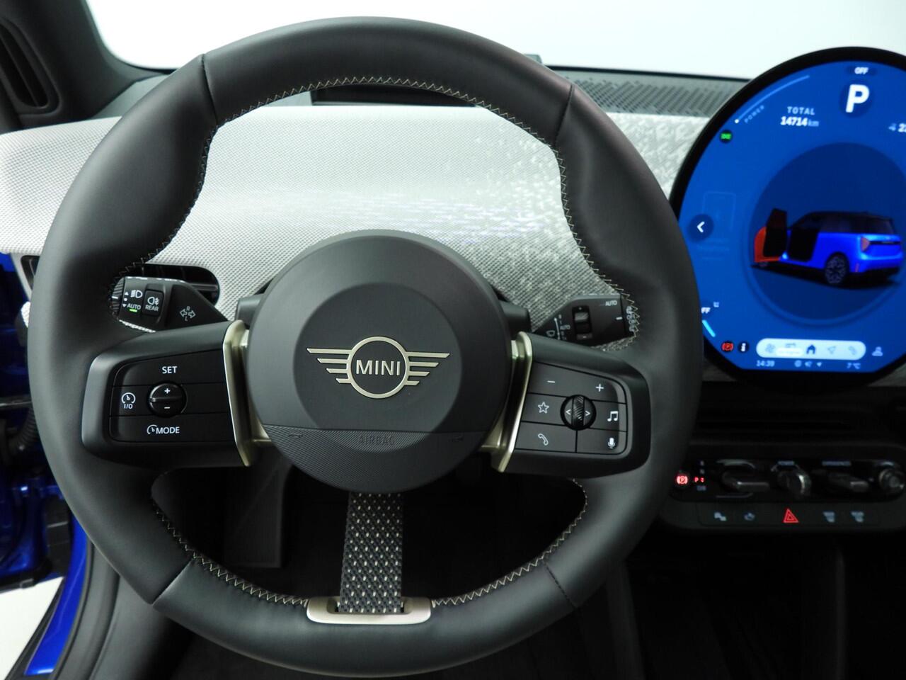 Mini Electric Mini Cooper SE | LED | HUD | Panoramadak | Sportstoel | Stoelverwarming | Keyles go | DAB | Alu 18 inch