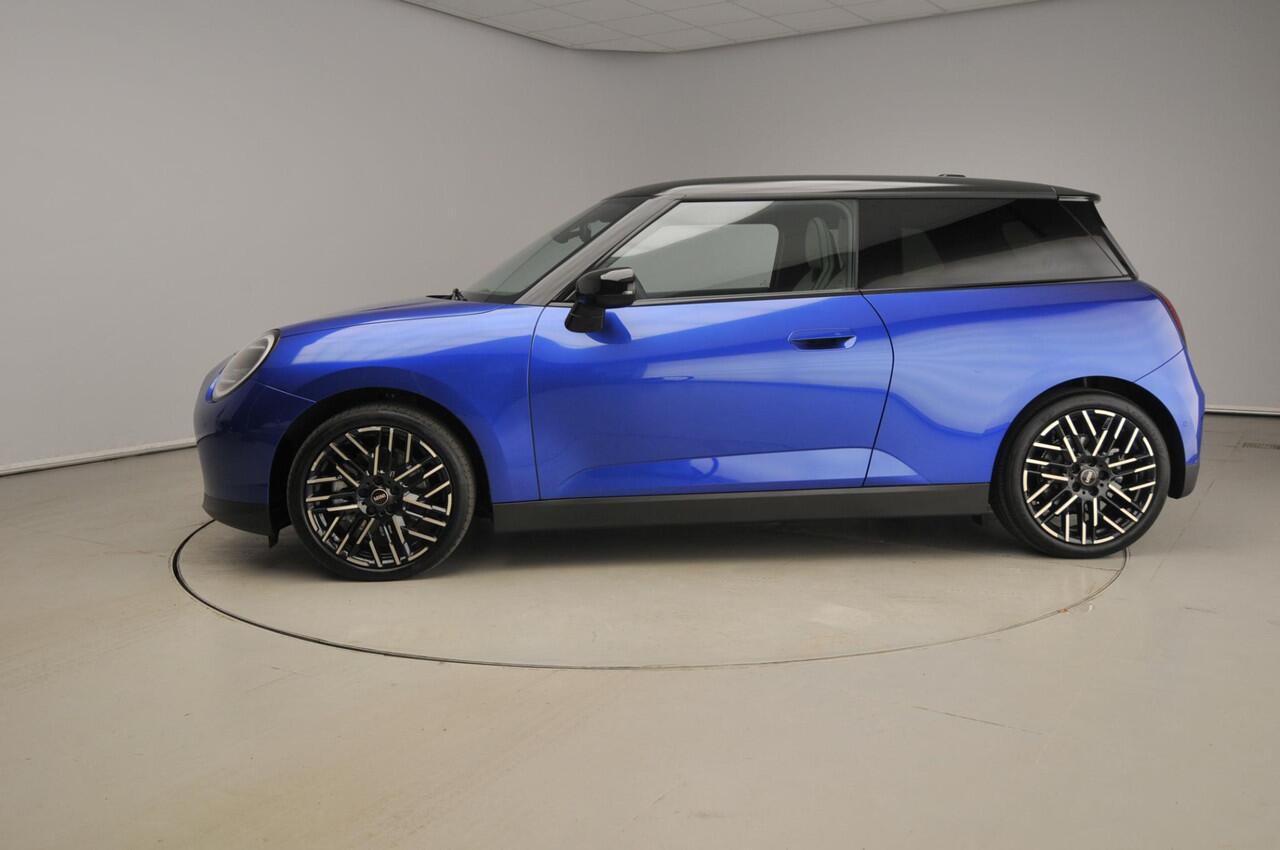 Mini Electric Mini Cooper SE | LED | HUD | Panoramadak | Sportstoel | Stoelverwarming | Keyles go | DAB | Alu 18 inch