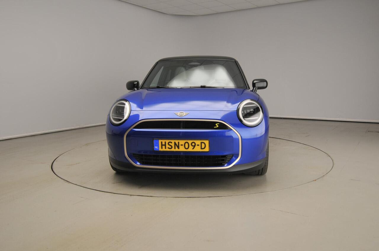 Mini Electric Mini Cooper SE | LED | HUD | Panoramadak | Sportstoel | Stoelverwarming | Keyles go | DAB | Alu 18 inch