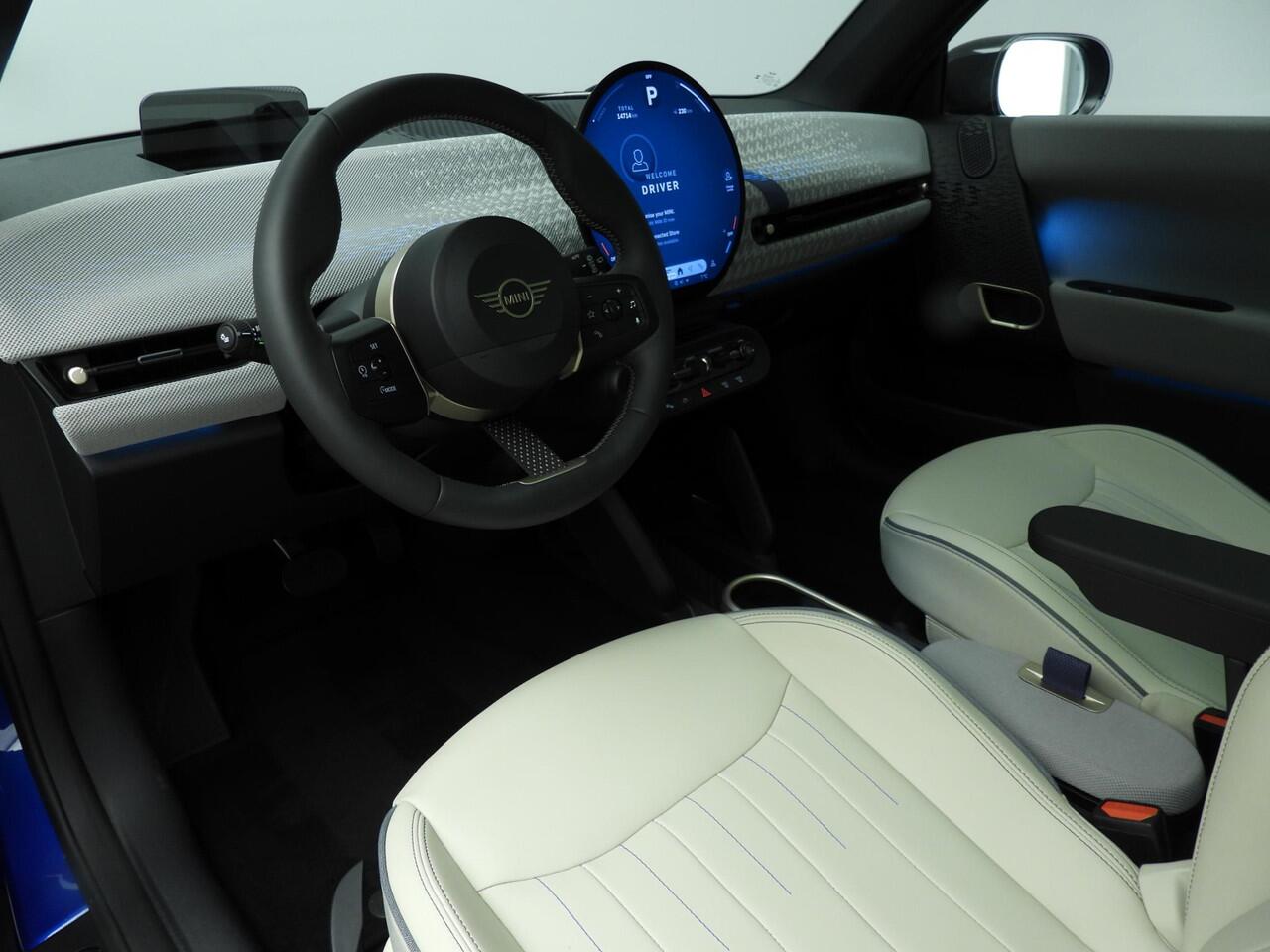 Mini Electric Mini Cooper SE | LED | HUD | Panoramadak | Sportstoel | Stoelverwarming | Keyles go | DAB | Alu 18 inch