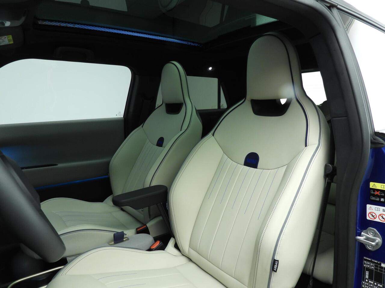 Mini Electric Mini Cooper SE | LED | HUD | Panoramadak | Sportstoel | Stoelverwarming | Keyles go | DAB | Alu 18 inch