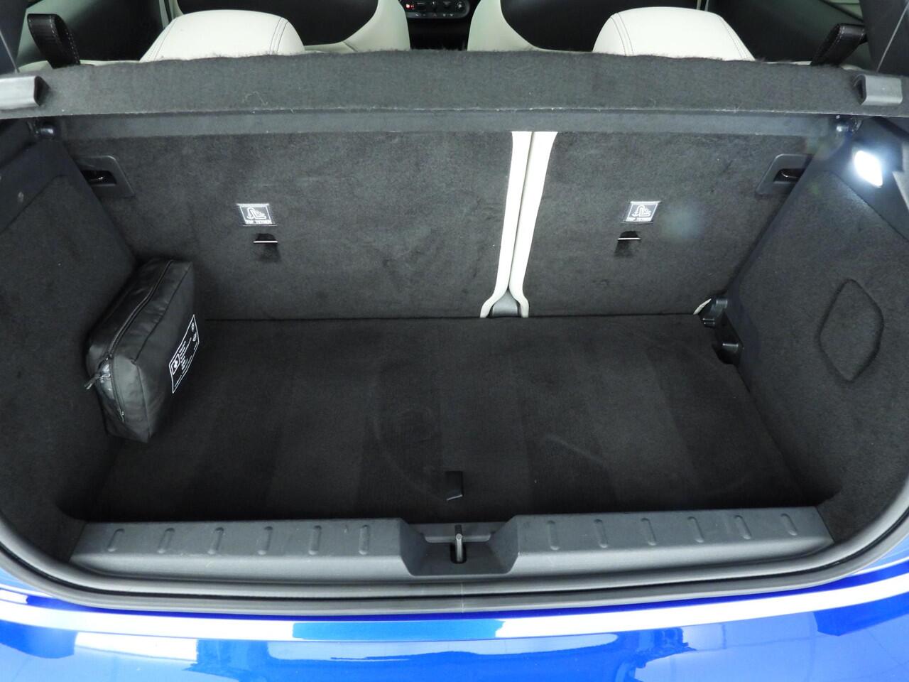 Mini Electric Mini Cooper SE | LED | HUD | Panoramadak | Sportstoel | Stoelverwarming | Keyles go | DAB | Alu 18 inch