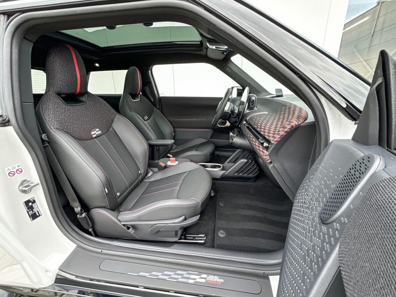 Mini Electric Cooper SE John Cooper Works M 54.2 kWh | Pakket M | Selections 1500