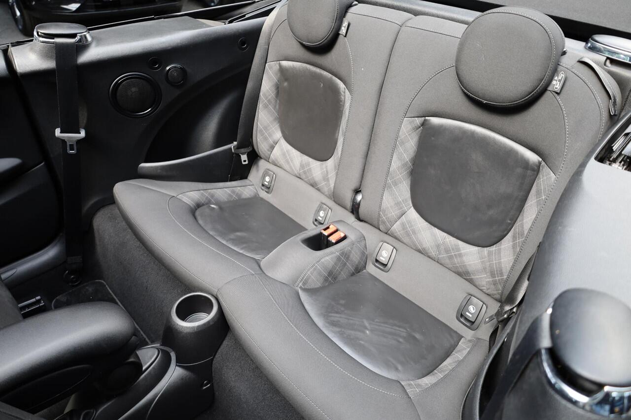 Mini John Cooper Works Mini Cabrio 1.5 JCW Chili HARMAN&KARDON STOELVERW. HALFLEER NAVI CRUISE CLIMA VOICE 2xPDC 17''LMV WINDSCHERM SFEERVERL.