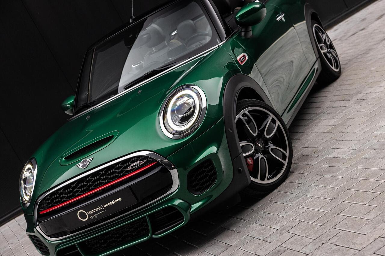 Mini John Cooper Works Mini Cabrio 2.0 Chili | 231pk | Harman/Kardon | Adaptieve Cruise Control | Sfeerverlichting | Sportstoelen | Union Jack Achterlichten | HUD | Groot Navigatie |