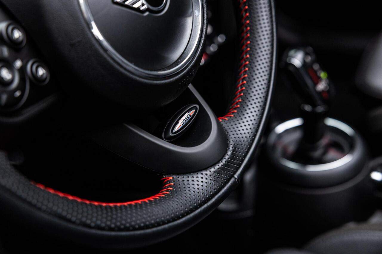 Mini John Cooper Works Mini Cabrio 2.0 Chili | 231pk | Harman/Kardon | Adaptieve Cruise Control | Sfeerverlichting | Sportstoelen | Union Jack Achterlichten | HUD | Groot Navigatie |