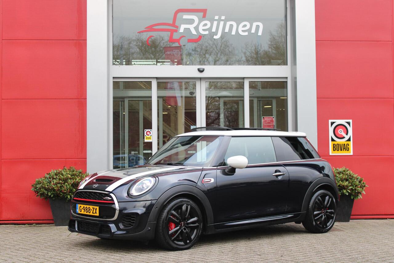 Mini John Cooper Works 2.0 231PK JCW | PANORAMISCH SCHUIF/KANTELDAK | HARMAN KARDON PREMIUM AUDIO SYSTEM | DRAADLOZE APPLE CARPLAY/ANDROID AUTO | NAVIGATIE | STOEL VERWARMING | KEYLESS ENTRY/START | SPORTONDERSTEL | 17" LICHTMETALEN VELGEN JCW "TRACK SPOKE" | JCW SPORT REMMEN |