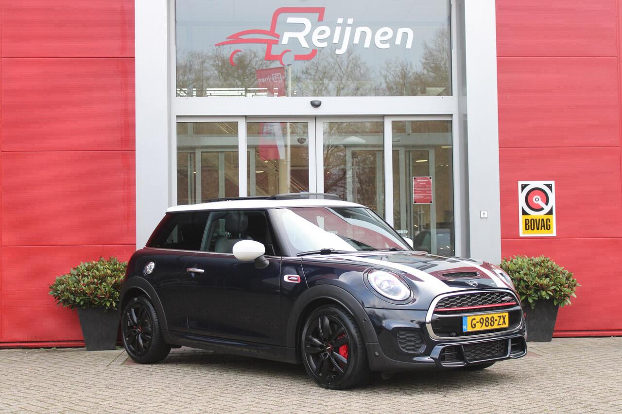 Mini John Cooper Works 2.0 231PK JCW | PANORAMISCH SCHUIF/KANTELDAK | HARMAN KARDON PREMIUM AUDIO SYSTEM | DRAADLOZE APPLE CARPLAY/ANDROID AUTO | NAVIGATIE | STOEL VERWARMING | KEYLESS ENTRY/START | SPORTONDERSTEL | 17" LICHTMETALEN VELGEN JCW "TRACK SPOKE" | JCW SPORT REMMEN |