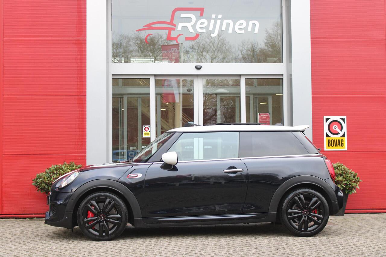 Mini John Cooper Works 2.0 231PK JCW | PANORAMISCH SCHUIF/KANTELDAK | HARMAN KARDON PREMIUM AUDIO SYSTEM | DRAADLOZE APPLE CARPLAY/ANDROID AUTO | NAVIGATIE | STOEL VERWARMING | KEYLESS ENTRY/START | SPORTONDERSTEL | 17" LICHTMETALEN VELGEN JCW "TRACK SPOKE" | JCW SPORT REMMEN |