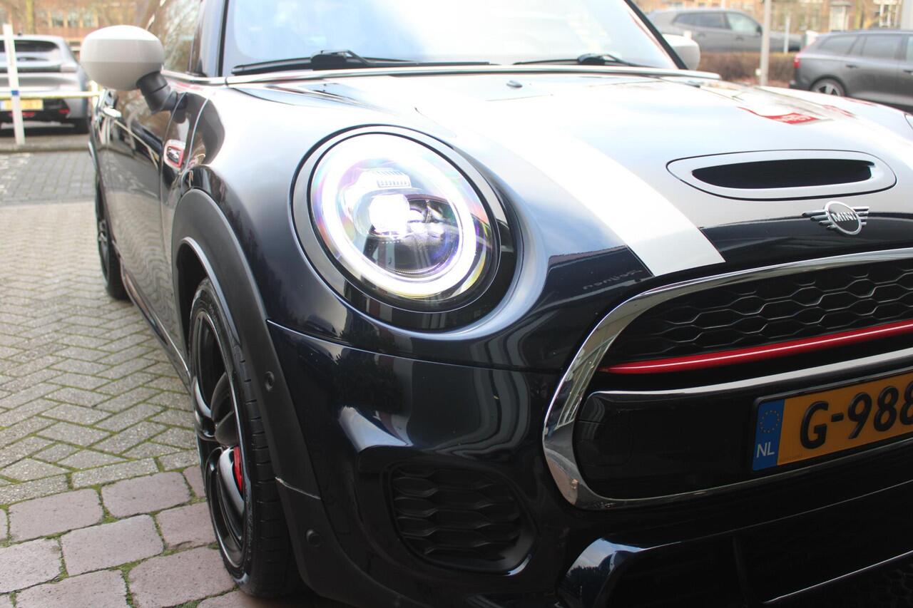 Mini John Cooper Works 2.0 231PK JCW | PANORAMISCH SCHUIF/KANTELDAK | HARMAN KARDON PREMIUM AUDIO SYSTEM | DRAADLOZE APPLE CARPLAY/ANDROID AUTO | NAVIGATIE | STOEL VERWARMING | KEYLESS ENTRY/START | SPORTONDERSTEL | 17" LICHTMETALEN VELGEN JCW "TRACK SPOKE" | JCW SPORT REMMEN |