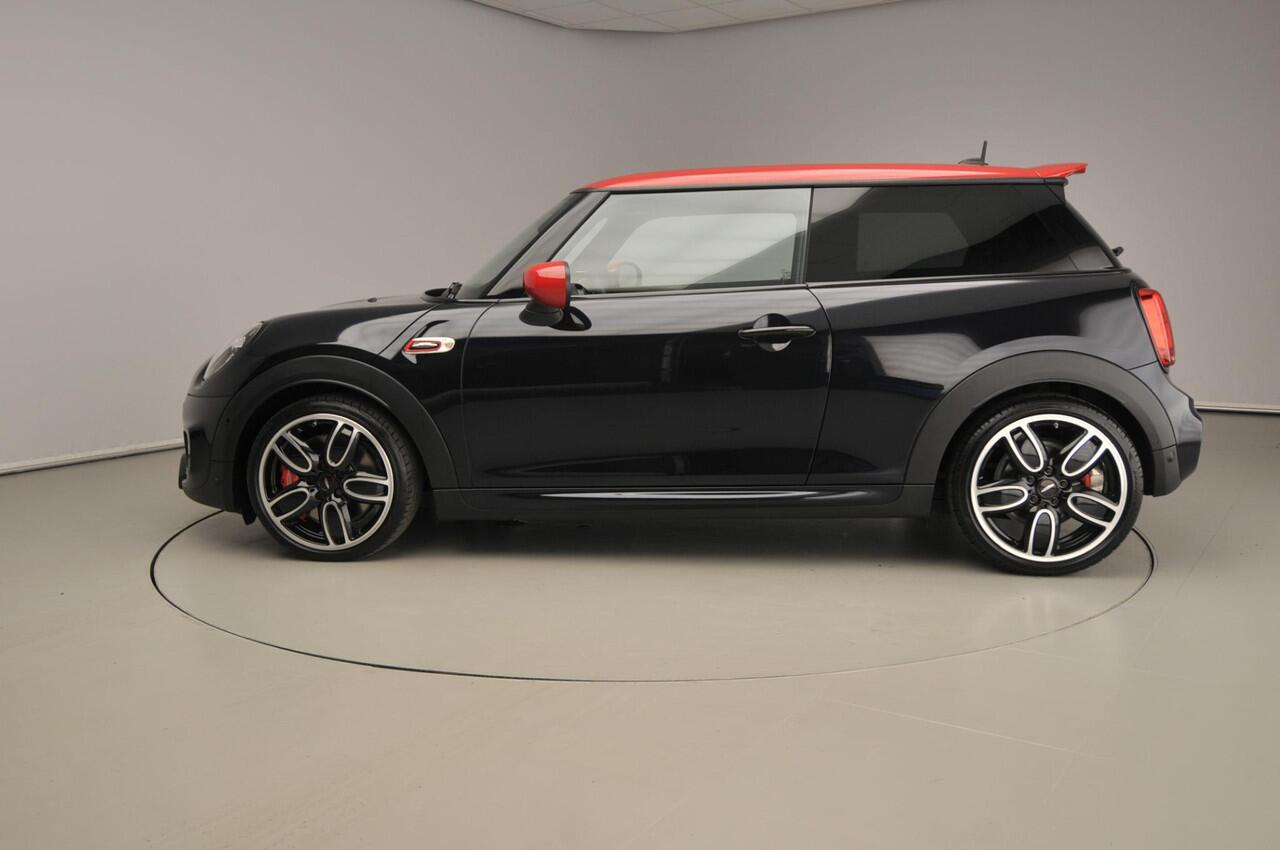 Mini John Cooper Works 3-deurs / Panoramadak / Camera / JCW Stoelen / Park assist / Active Cruise / Harman-Kardon / Alu wielen 18 inch