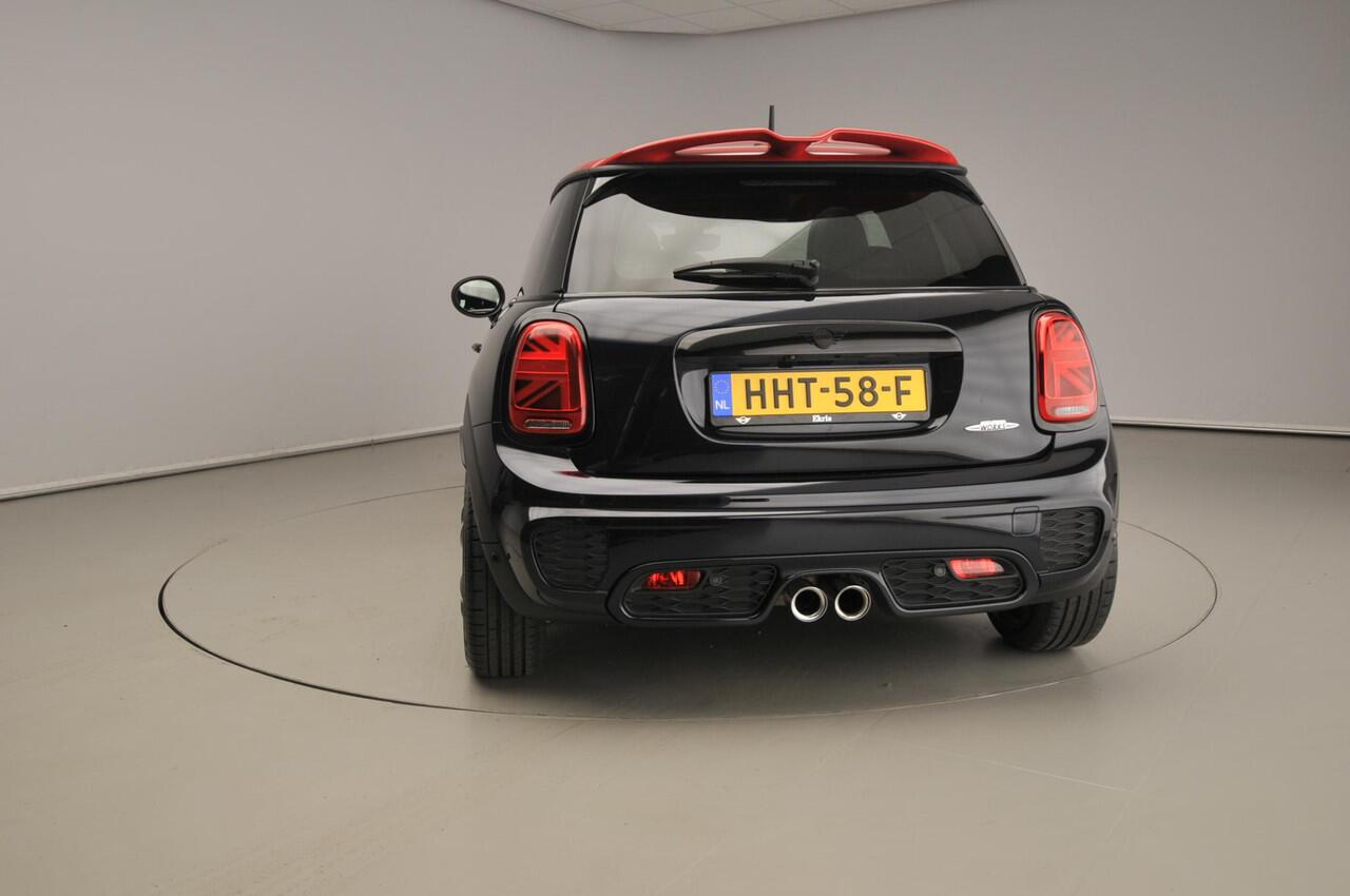 Mini John Cooper Works 3-deurs / Panoramadak / Camera / JCW Stoelen / Park assist / Active Cruise / Harman-Kardon / Alu wielen 18 inch