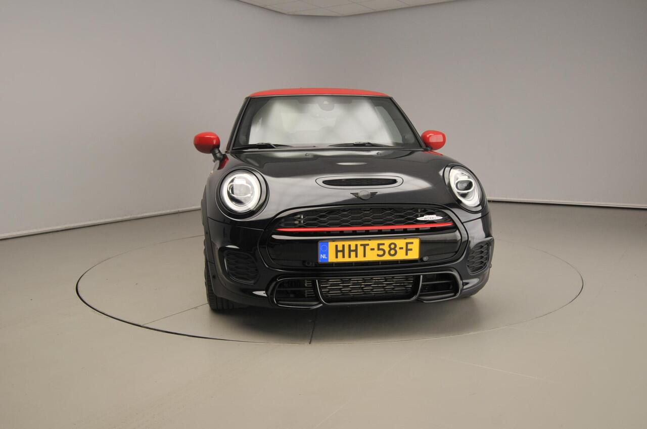 Mini John Cooper Works 3-deurs / Panoramadak / Camera / JCW Stoelen / Park assist / Active Cruise / Harman-Kardon / Alu wielen 18 inch