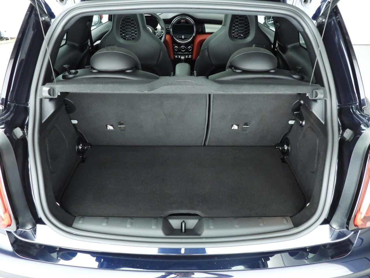 Mini John Cooper Works 3-deurs / Panoramadak / Camera / JCW Stoelen / Park assist / Active Cruise / Harman-Kardon / Alu wielen 18 inch