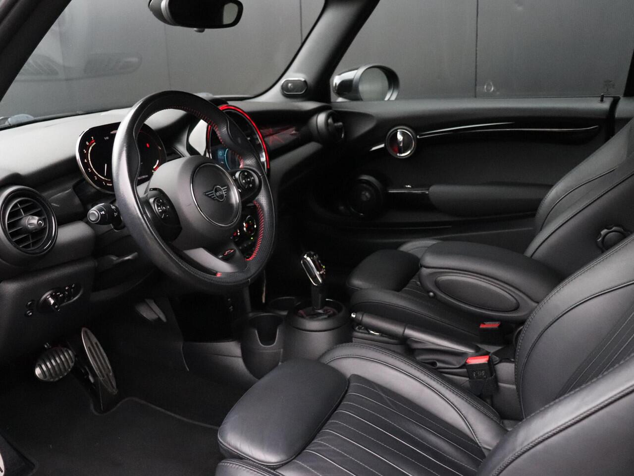 Mini John Cooper Works Mini Cabrio 2.0 Chili | LEDER | H&K | PDC | CRUISE | NAVI | STOELVERW. |