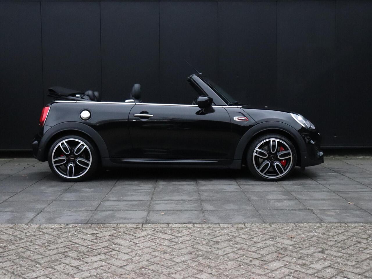 Mini John Cooper Works Mini Cabrio 2.0 Chili | LEDER | H&K | PDC | CRUISE | NAVI | STOELVERW. |