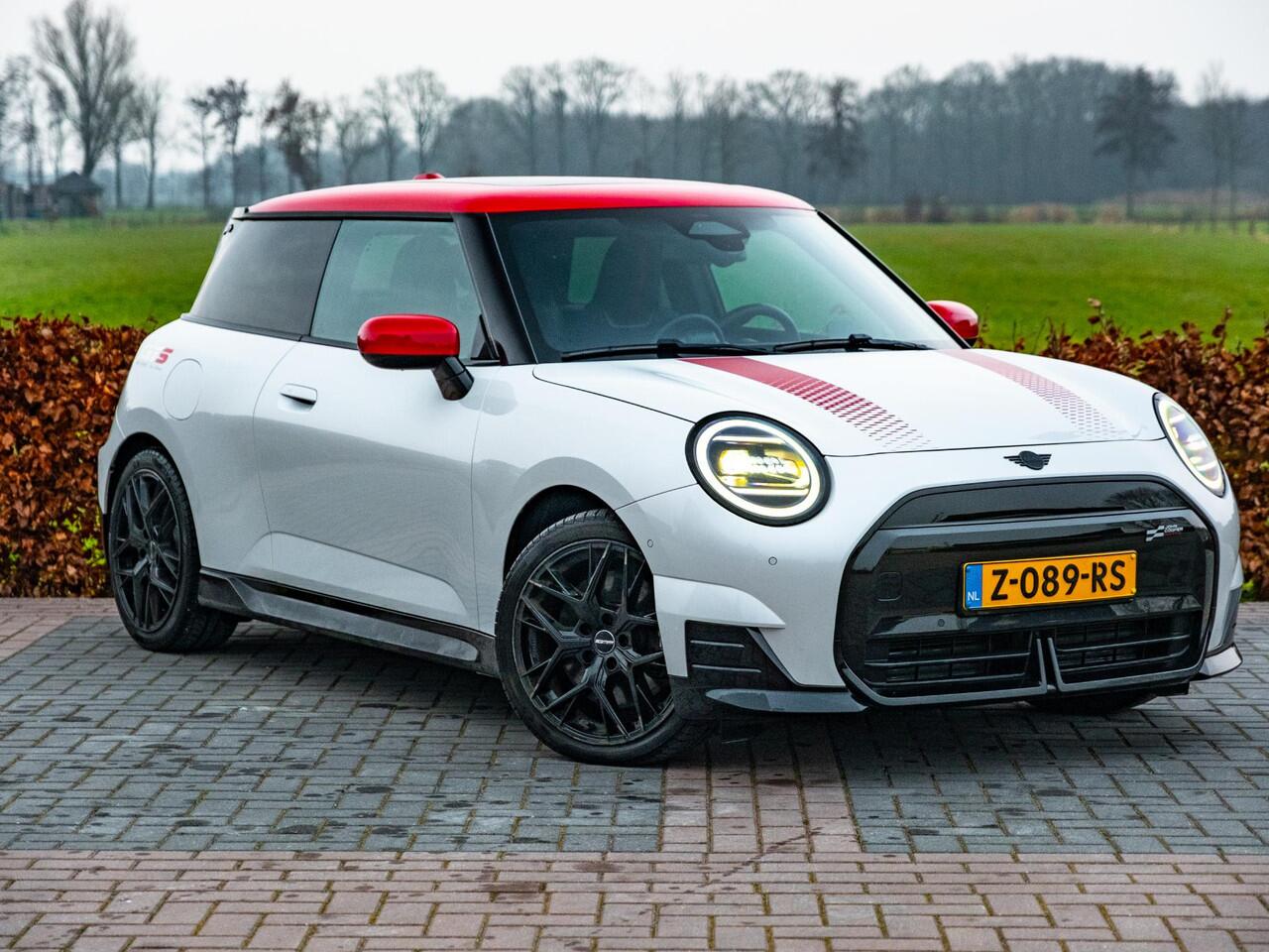 Mini John Cooper Works Mini E Cooper M 40.7 kWh | Panodak | Comfort Acces | RijAssistent | Hud | Dab+ | Aut Grootlicht | Led | Stoel- Stuurverw | Leder | Alarm