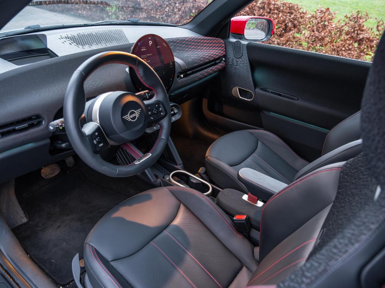 Mini John Cooper Works Mini E Cooper M 40.7 kWh | Panodak | Comfort Acces | RijAssistent | Hud | Dab+ | Aut Grootlicht | Led | Stoel- Stuurverw | Leder | Alarm