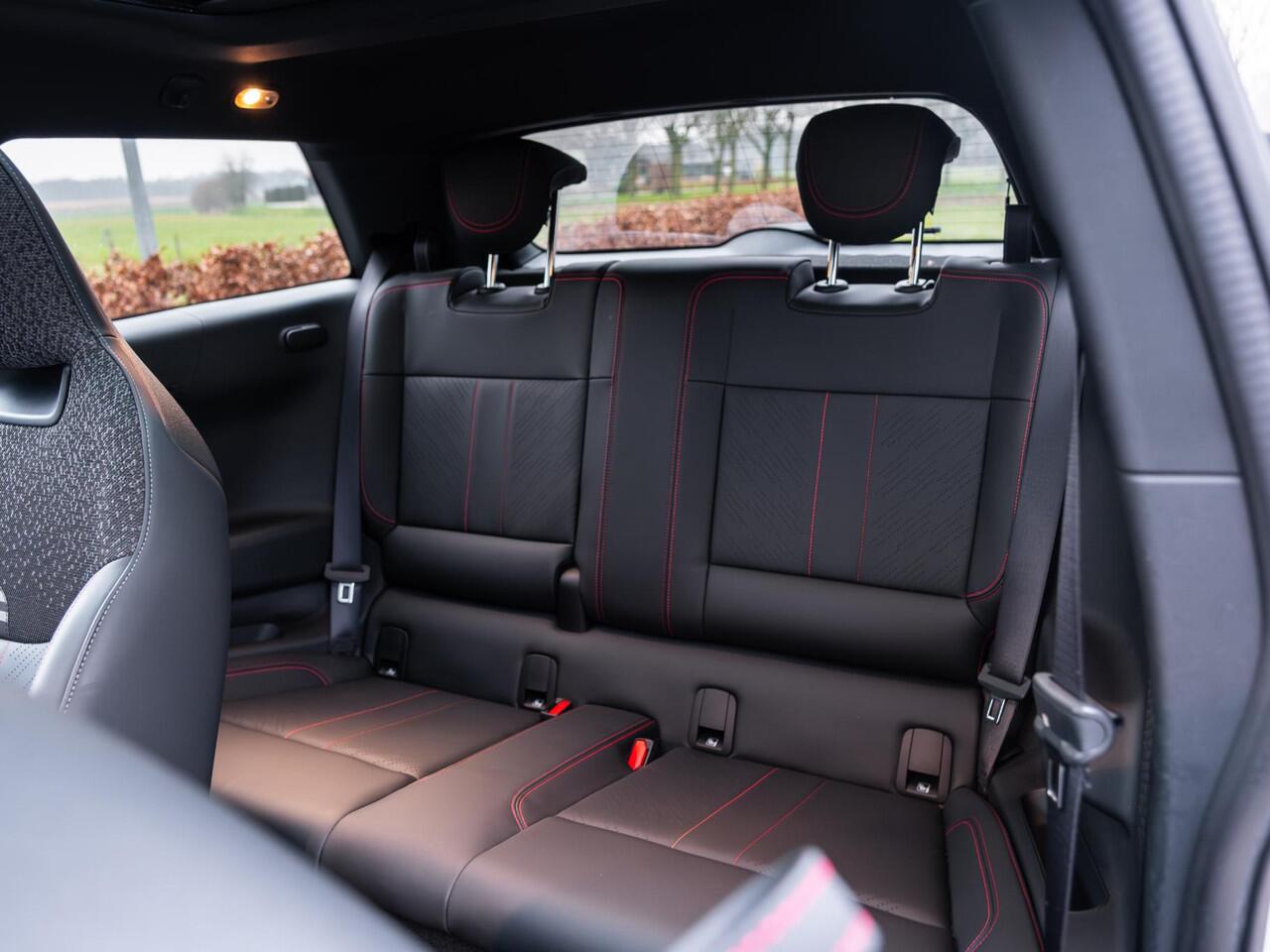 Mini John Cooper Works Mini E Cooper M 40.7 kWh | Panodak | Comfort Acces | RijAssistent | Hud | Dab+ | Aut Grootlicht | Led | Stoel- Stuurverw | Leder | Alarm